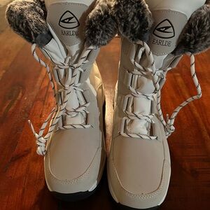New snow boots. Size 9.5